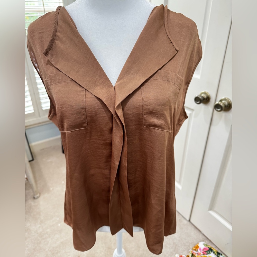 🍁🍂Vince Camuto Brown Sleeveless Blouse